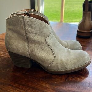 Born booties, sz 10